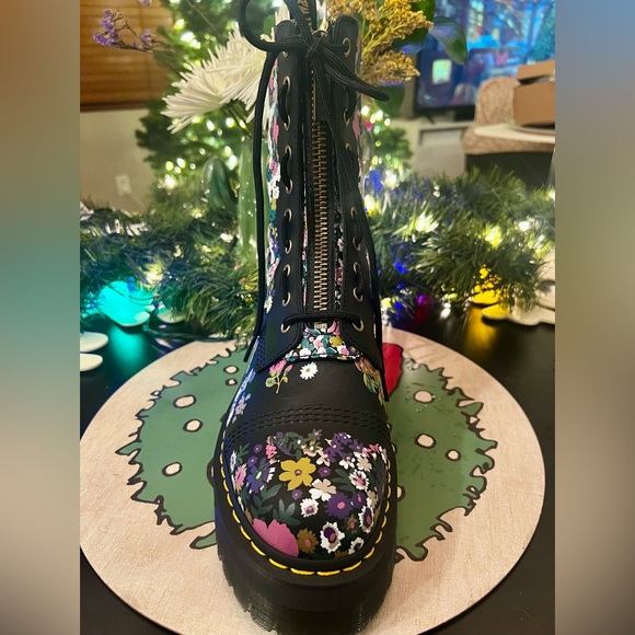 Sinclair Hi Vintage Floral Platform Boots - size 11 - Picture 1 of 6